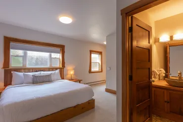 King bed - downstairs master bedroom Vacation rental Tofino