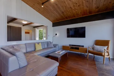 Living room and full kitchen Full Kitchen Tofino Vacation rental